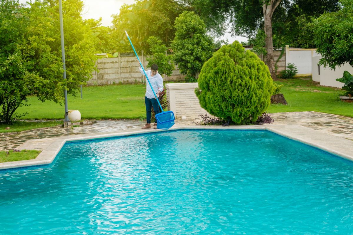 Nettoyage piscine : le guide complet pour un entretien optimal !