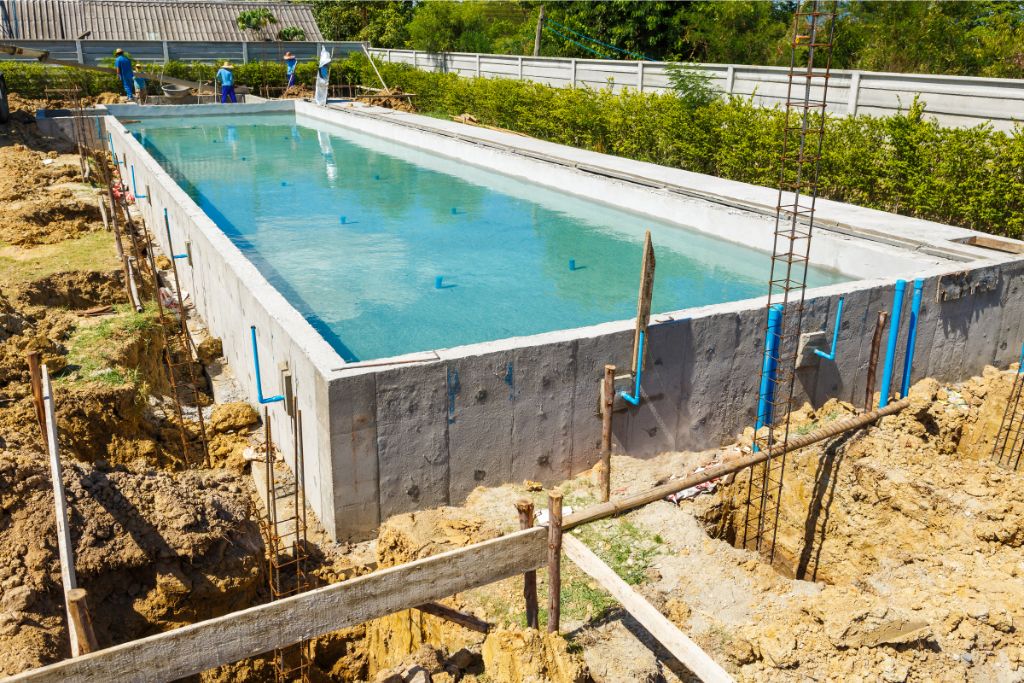 Quelles sont les différentes phases d'un projet de construction d'une piscine ?